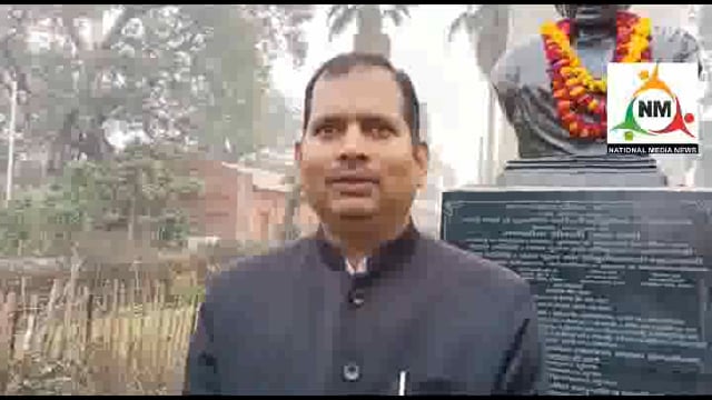 वृंदावन नगर निगम चौराहा पर हर्षोल्लास से मनाया गया 74 वां गणतंत्र दिवस बच्चों ने देशभक्ति गीतों पर दी प्रस्तुति। 