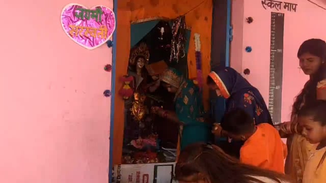 पांच विशेष संयोग में इस बार मां सरस्वती की हुई आराधना,
 इसी दिन माता सरस्वती की हुई थी रचना