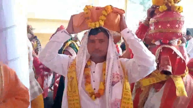 खैर तहसील के क्षेत्र में गांव शिवाला खुर्द में भागवत का हुआ शुभारंभ आचार्य श्री हरि ओम शरणम जी के मुख से किया जाएगा