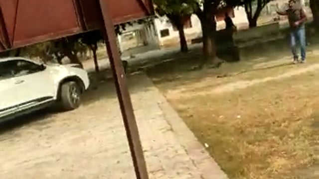 प्रतापगढ़ जिले के बिहार विकासखंड परिसर में मंगलवार को दो पक्षों में हुए झगड़ा का वीडियो सोशल मीडिया पर हुआ वायरल।