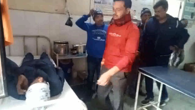 खैर कोतवाली के गांव सुजानपुर में आधा दर्जन लोगों ने तुलसी के पेड़ पर किया पेशाब पीड़ित ने थाने में की शिकायत