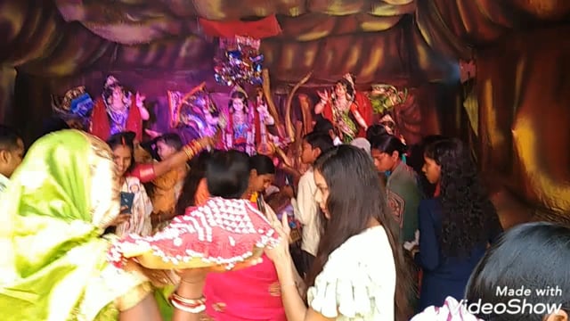 सिरदला प्रखंड के विभिन्न गांव तथा कस्बों में बसंत पंचमी के अवसर पर धूमधाम से मां सरस्वती की की गई पूजा अर्चना