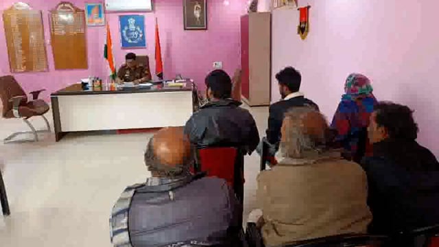 SP ने अपने कार्यालय पर शिकायत कर्ताओं की समस्याओं को सुनकर गुणवत्तापूर्ण निस्तारण हेतु संबंधित अधिकारियों को आदेशित किया