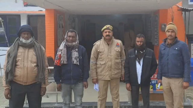 थाना भवानीगंज पुलिस ने बायरा से 3 नफर वारंटी को गिरफ्तार कर माननीय न्यायालय भेजा गया ।
