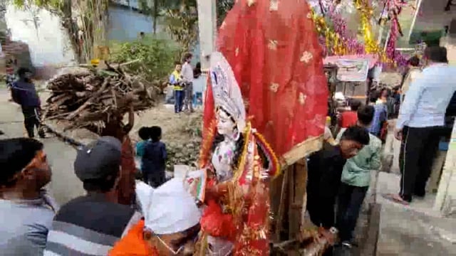 नम आंखों से दी गई मां सरस्वती की विदाई