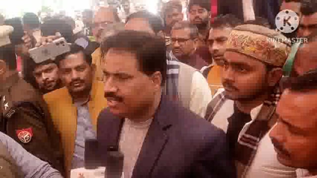 कुंडा के बाघराय थाने के रोर में उप जिलाधिकारी कुंडा ने मृतक के परिजन की मांग मानते हुए अपना बयान दर्ज कराते,