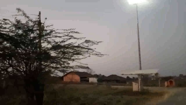 अखेर सौर पथदिवे झाले सुरू 