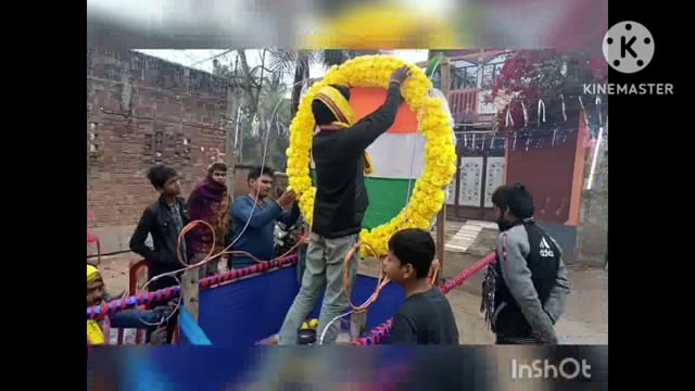 सूरजगढ़ा नगर परिषद क्षेत्र में मां शारदे की प्रतिमा विसर्जन हेतु डोली में ले जाने की तैयारी की जा रही है