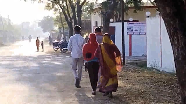 मनचले युवक ने महिला का नहाते हुए बनाया अश्लील वीडियो, महिला ने थाने में की शिकायत#Prayagraj 