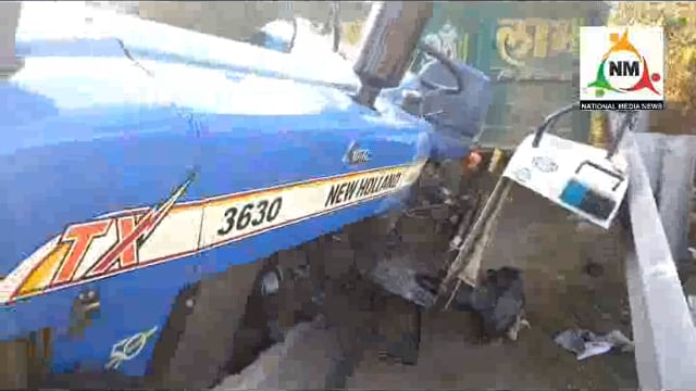 पानीगांव पुल के पास चलते  ट्रैक्टर का एक्सल टूटने से बने जाम के हालात,
पुलिस ने शाम को आनन फानन में हटवाया टैक्टर। 