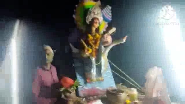 गनोरा गांव में सरस्वती प्रतिमा विसर्जन जुलूस में डीजे पर थिरकते युवा, जबकि फुल्लीडुमर चांदनी चौक में भव्य भंडारा आयोजित