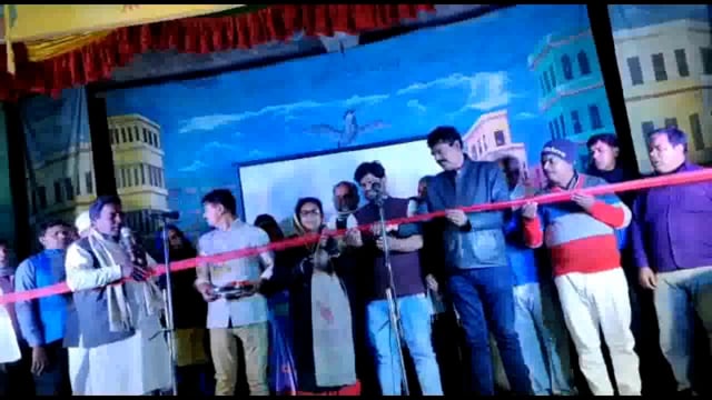 सलेमपुर गांव में सरस्वती पूजा के अवसर पर नाट्यकला का जिला परिषद सदस्य ने फीता काटकर किया विधिवत उद्घाटन