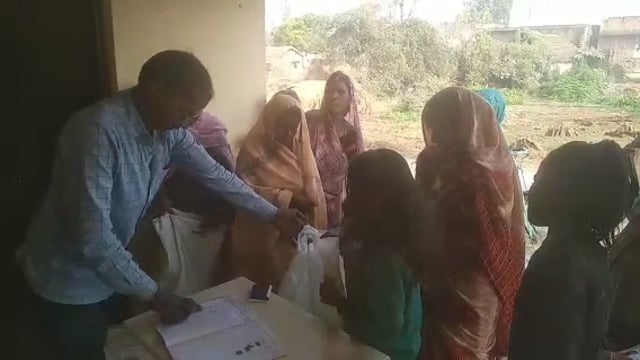 वजीरगंज के आंगनबाड़ी केंद्र बाल्हाराई द्वितीय पर आज 114 लाभार्थियों को वितरित किया गया पोषाहार