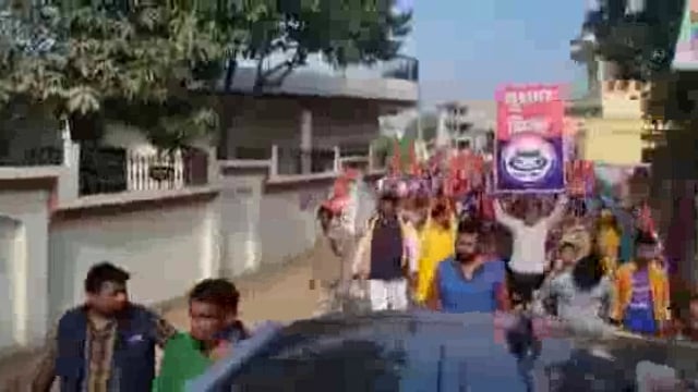 अपना दल (एस) जय कौशल के परिवर्तन पद यात्रा में उमड़ा जनसैलाब
नगर पंचायत अध्यक्ष पद उम्मीदवारों का बिगड़ा समीकरण