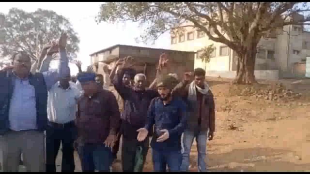 मुआवजा नहीं मिलने पर आक्रोशित ग्रामीणों ने एक माह पर दुबारा किया सड़क जाम 
