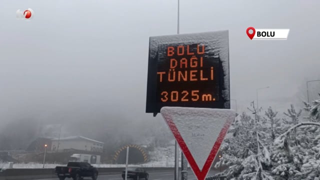 Bolu Dağı'nda Sis ve Karla Karışık Yağmur Etkili Oluyor