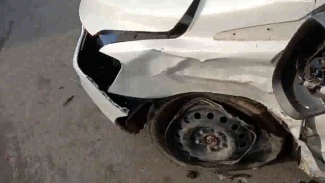 गौतम चौराहा पेट्रोल पंप के समीप दो कारों की भिड़ंत हुई एक की मौके पर ही मौत 6 लोग गंभीर घायल जिला अस्पताल रेफर