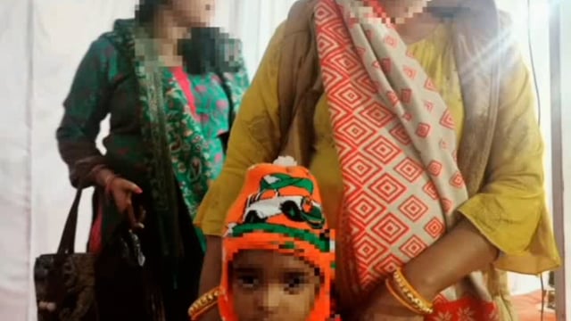 सिद्धार्थनगर महोत्सव मेले में खोया पाया केंद्र टीम द्वारा बिछड़े बच्चों को उनके परिजनों से मिलवाया गया