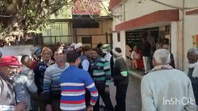 दर्जनों किसान आवारा गोवंशो को लेकर उप जिलाधिकारी माट से मिले फसलों को बचाए जाने की लगाई गुहार