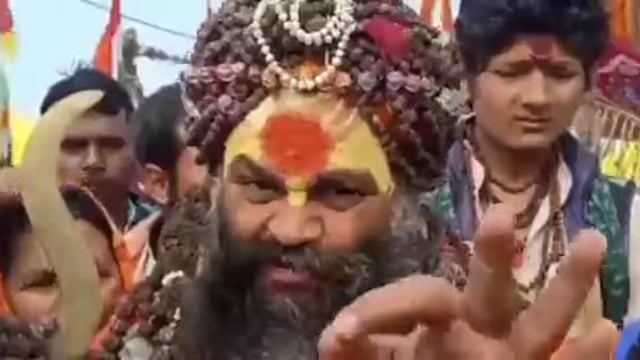 सपा नेताओं का मठ-मंदिर से बहिष्कार,माघ मेला में संतों ने जताई नाराजगी,बोले-सपा का पतन नजदीक,मौर्य को पद देकर किया भूल।