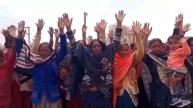 भाजपा नेता के आश्वासन पर ग्रामीणों ने जाम को समाप्त किया