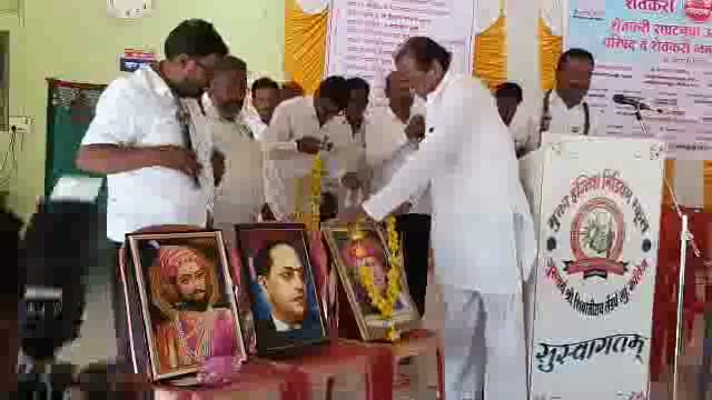 शेतकरी संघटनेचे दिघंची येथे शेतकरी जनजागृती मेळाव्याचे आयोजन;सरकार समस्या क्या सुलझाये सरकार ही समस्या है रघुनाथ दादा


