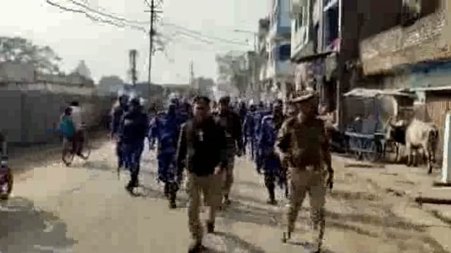 जनपद के शोहरतगढ़ व इटवा सर्किल क्षेत्र के थानोंक्षेत्रो में RAF व पुलिस बल की संयुक्त टीम द्वारा पैदल गश्त किया गया