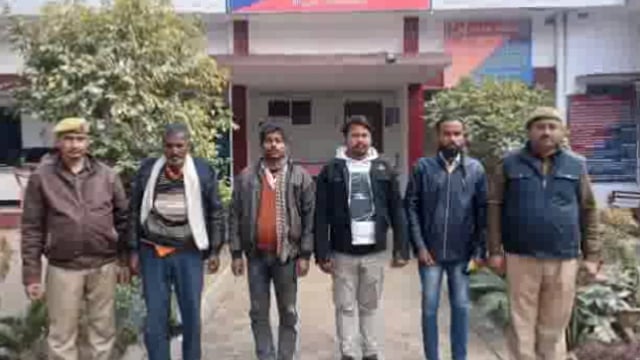 थाना कटरा बाजार पुलिस ने शांति भंग में चार अभियुक्तों को किया गिरफ्तार