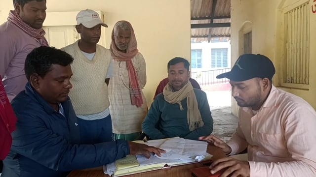 आदर्श थाना सूरजगढ़ा में जमीनी विवाद से संबंधित एक मामले का निष्पादन किया गया जबकि दो को नोटिस भेजा गया