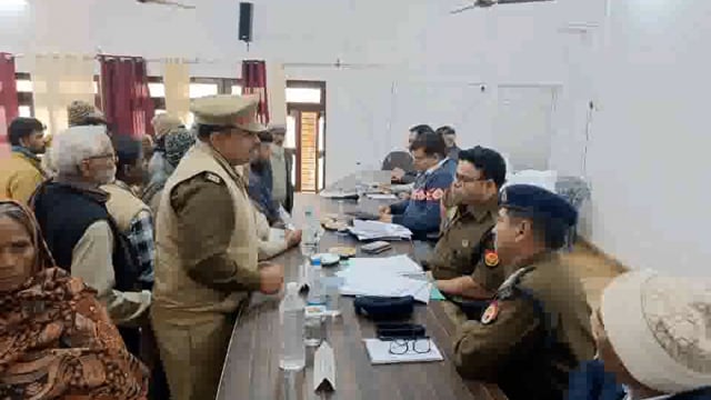 DM व SP सिद्धार्थनगर द्वारा तहसील इटवा पर आयोजित सम्पूर्ण समाधान दिवस पर जनसुनवाई की गयी