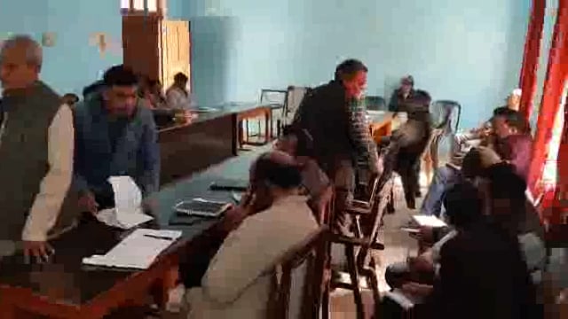 सम्पूर्ण समाधान दिवस में प्राप्त 21 शिकायतों में से तीन मौके पर ही निस्तारित


