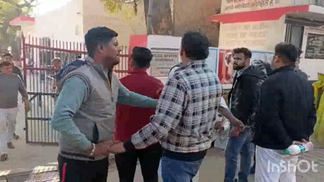 जतीपुरा मुखारबिन्द मंदिर के सेवायतों ने दर्शन करने आये श्रधांलु के साथ की अभद्रता पीड़ित ने थाने में दी तहरीर,