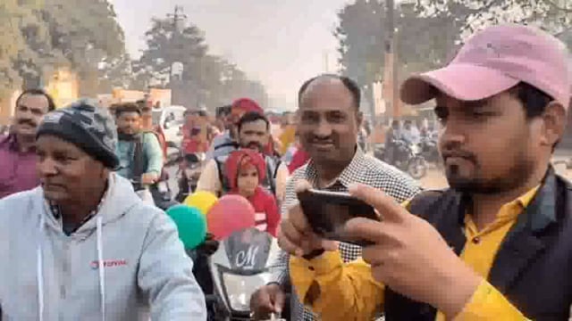 हजरत अली जयंती के मौके पर हल्लौर से डुमरियागंज मंदिर चौराहा तक निकाला गया जुलूस ।