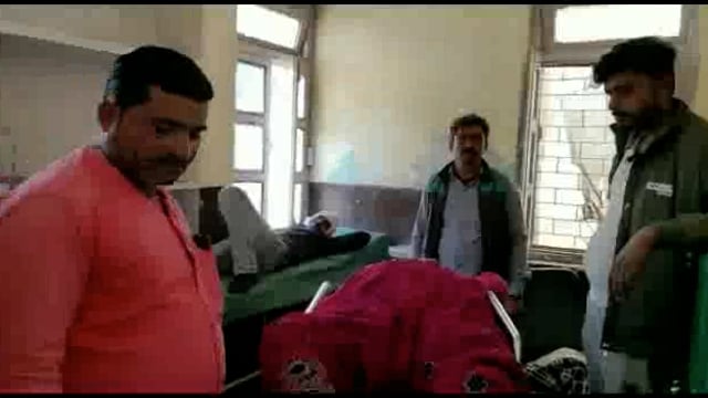 चौड़गरा के पास में चार पहिया वाहन की टक्कर से बाइक में सवार भाई-बहन हुए घायल