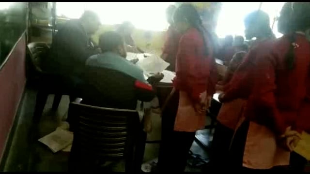 जसपुरा के कस्तूरबा गांधी आवासीय विद्यालय में आरबीएसके की टीम ने छात्राओं का स्वास्थ्य परीक्षण किया