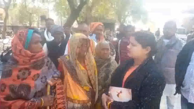 कोटेदार कई महीनों से नहीं दे रहा कार्ड धारकों को खाद्यान्न#Prayagraj 