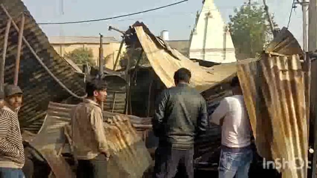 लखीसराय शहर के पुरानी बाजार भी बाजार मॉल के समीप 5 दुकानों में आग लगने से सारा सामान जलकर हुआ खाक