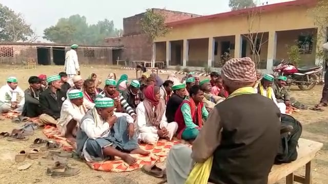 जिला अध्यक्ष नसीम अली के द्वारा पंचायत बिठाकर बांटी गई स्वास्थ्य वर्धक दवाएं