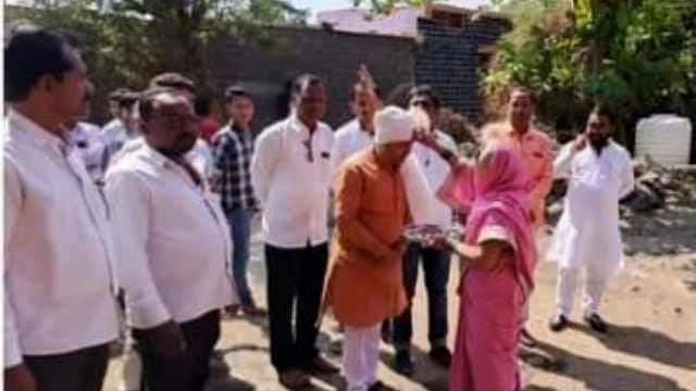 जिल्हा परिषदेचे माजी अध्यक्ष राहुल केंद्रे यांचा होनीहिप्परगा येथे गावकऱ्यांच्या वतीने सत्कार