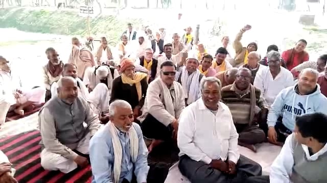 बृज चौरासी कोस परिक्रमा मार्ग संघर्ष समिति के बैनर तले ,दूसरे दिन भी धरना रहा जारी