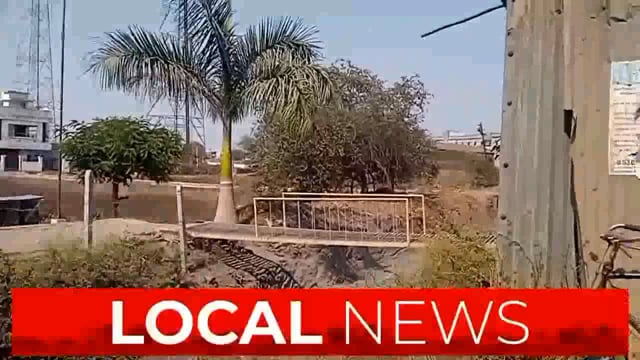 सिंदेवाही लोनवाही हद्दीतील नहरा लगतच्या प्लाटधारकांनी रस्त्यावरच अतिक्रमण करून रस्ताच गायब केला. 