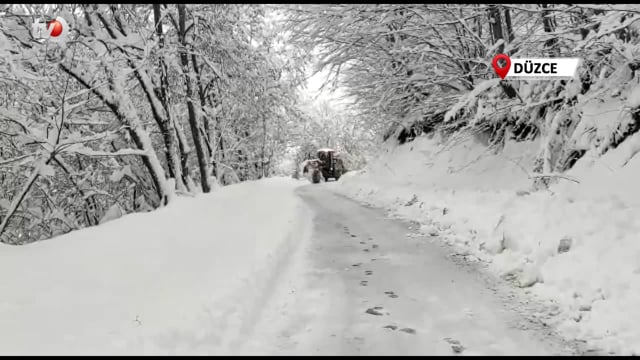 Düzce’de Kar Köy Yollarını Kapattı