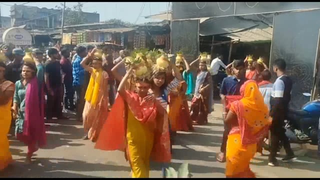 अमरपुर बस स्टैंड में स्थापित बजरंगबली मंदिर की प्राण प्रतिष्ठा को लेकर निकाली गई भव्य कलश शोभायात्रा