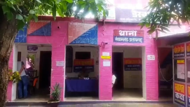 पति ने पत्नी को गड़ासे से काटकर उतारा मौत के घाट, पति ने हाथ की नश काटकर आत्महत्या की कोशिश
ASP,CO,SHO पहुँचे घटना स्थल