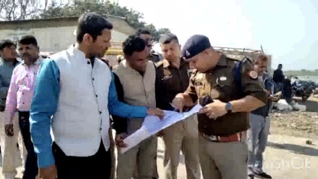 रंगभरनी एकादशी  की तैयारियों को लेकर वृंदावन घाटों व परिक्रमा मार्ग का निरीक्षण करने पहुंचे डीएम व एसएसपी