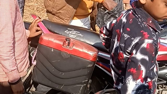 सड़क पर लगे घूर गड्ढों को हटाने के लिए नोटिस जारी