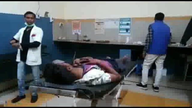 पपरेंदा में बहन से बातचीत करने की वजह से नाराज गांव के ही चार सगे भाइयों ने 20 वर्षीय युवक को लोहे की राड से पिटा