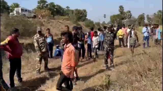 कुआं में झांकने पर ग्रामीण रह गए दंग, देखें मामला