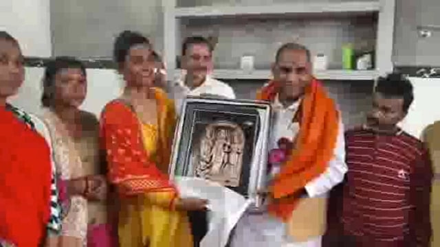 भाजपा की सरकार ने ही सिर्फ किन्नरों को सम्मान दिया:किन्नर गुरु सलमा





  