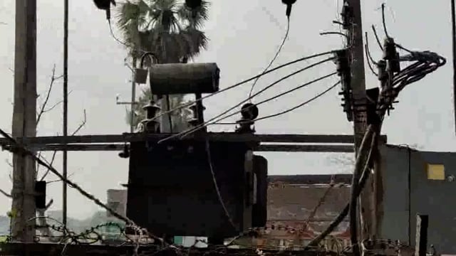 बिंद में हाई बोल्टेज बिजली से दो लाख के उपकरण जले